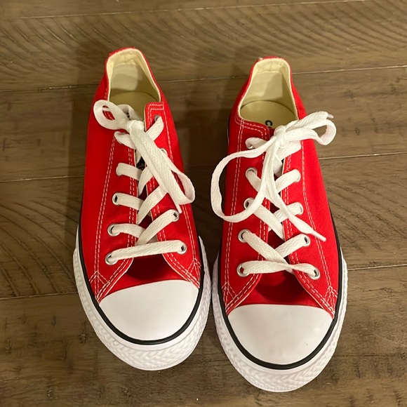 Converse Other - Youth size 3 red low converse